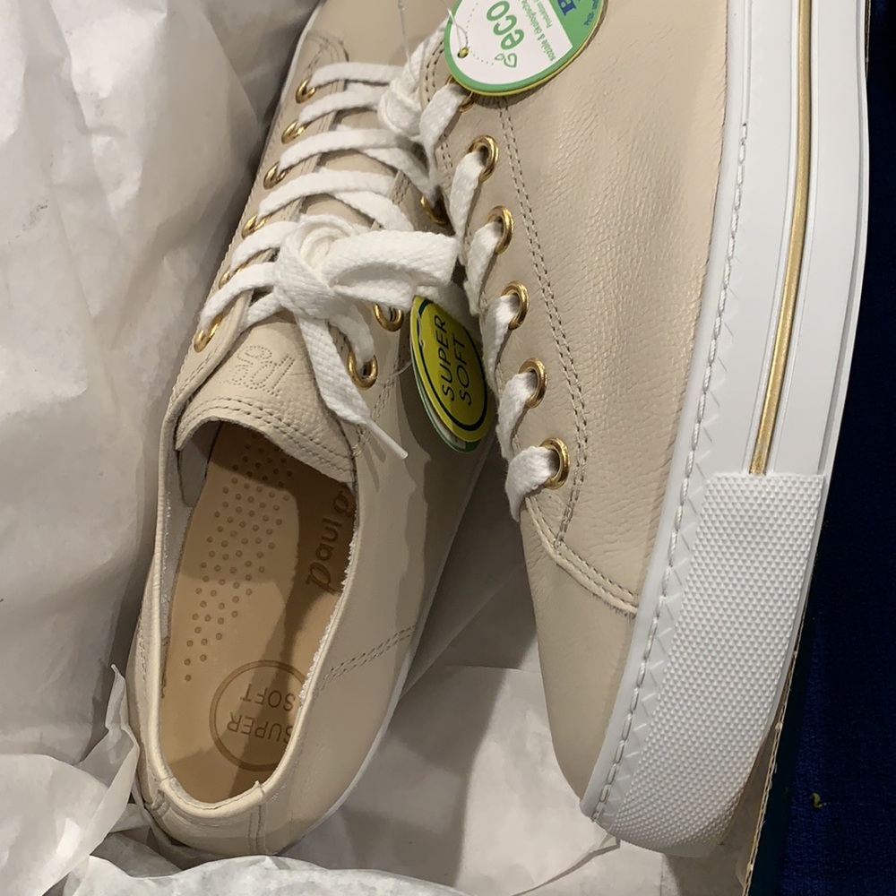 Women's Lace Up Sneakers. Beige Leather. Never worn - Picture 11 of 12